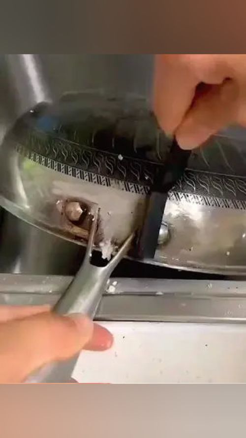 這個小玩意 清潔刷 使用起來太順手了,自從用了它,家里邊邊角角都刷的很干凈